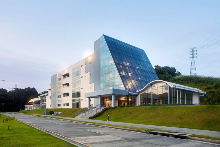 universidad techno 768x512